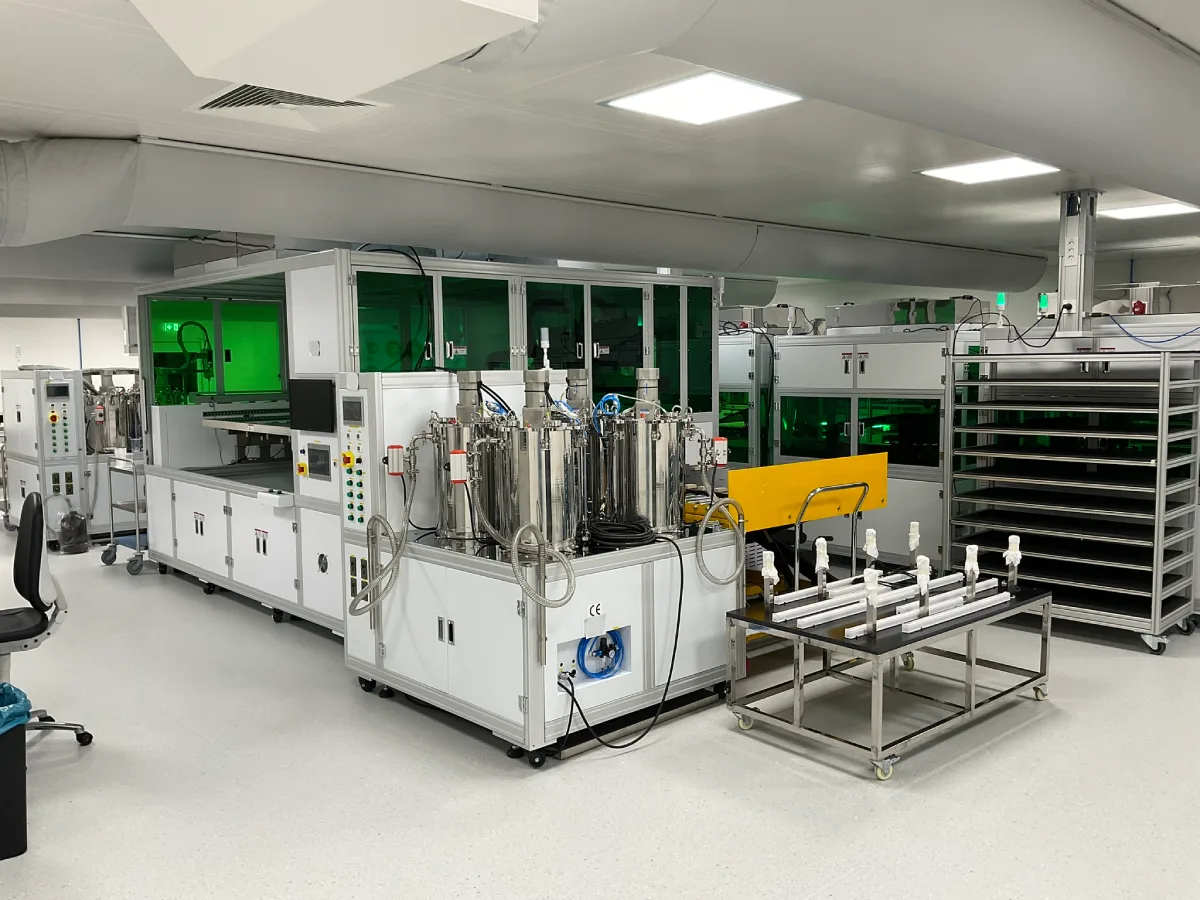 ISO 7 cleanroom – optical bonding equipment