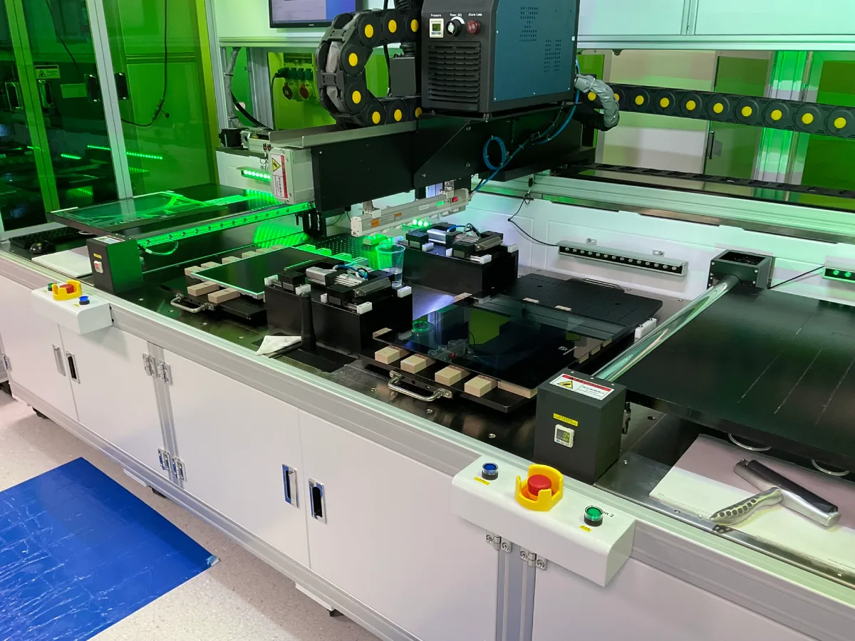 Kitting und Verdrahtung kompletter Elektronik-Einheiten